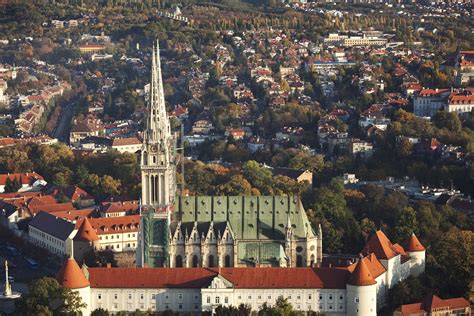 The Zagreb Cathedral – Downtown Zagreb Apartments