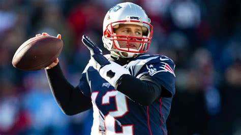 Tom Brady agrees to contract extension with Patriots