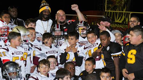 Snoop Dogg Travels Football Team to Phoenix -- Scores for Charity