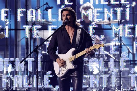 Juanes Performs With Best New Artist Nominees at Latin Grammys 2023