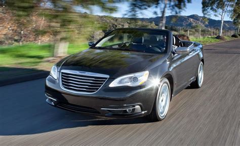 Chrysler 200 Convertible Photos and Specs. Photo: Chrysler 200 ...