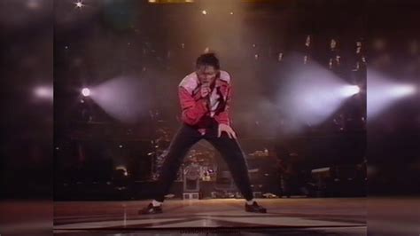 Michael Jackson - Beat It - Live Bremen 1992 - HD - YouTube