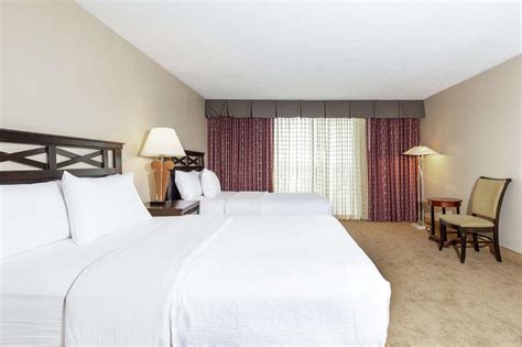 Embassy Suites Kansas City Plaza Hotel (Kansas City (MO)) - Deals ...