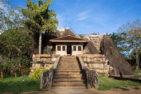 Isurumuniya Vihara in Anuradhapura, Sri Lanka Fotografia Stock - Immagine di ceylon, medioevale ...