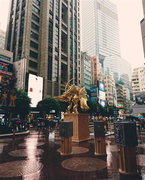 Times Square, Hong Kong | Instagram, New york skyline, Skyline