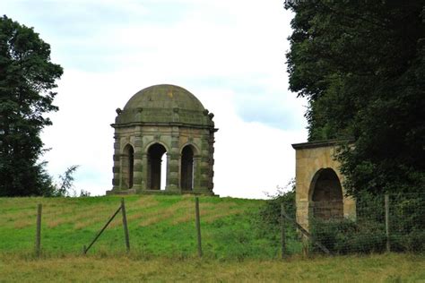 Doric Temple and Garden House © Kevin Waterhouse :: Geograph Britain and Ireland