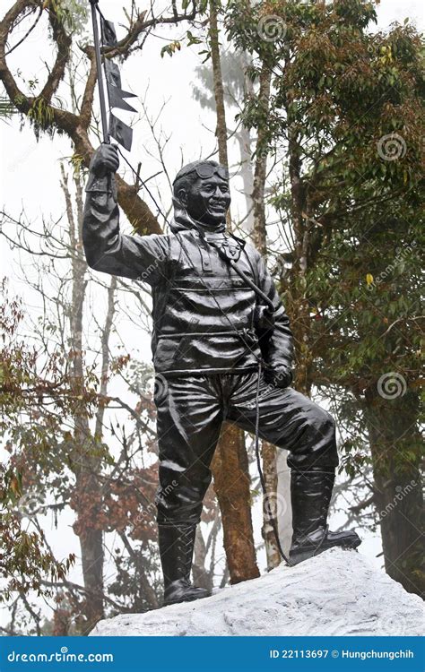 Statue of Tenzing Norgay editorial photography. Image of sherpa - 22113697