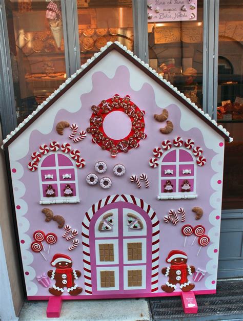 30+ Gingerbread House Christmas Decor - DECOOMO