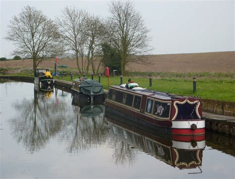 √ Chesterfield Canal Boat Trips