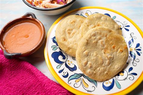 Pupusas de Queso con Loroco | SecretosDeCocina