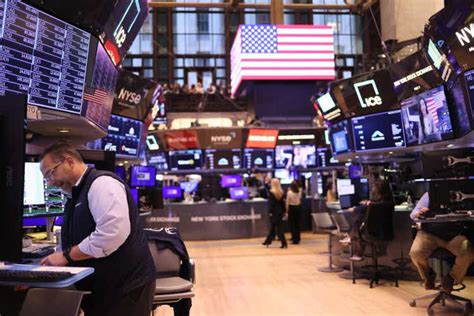 Stock Market News Today: Markets fall as Treasury yields rise on rate concerns (SP500) | Seeking ...