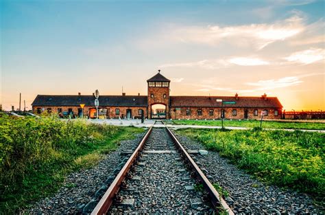 Auschwitz tours from Krakow - Visit Auschwitz with KrakowDirect