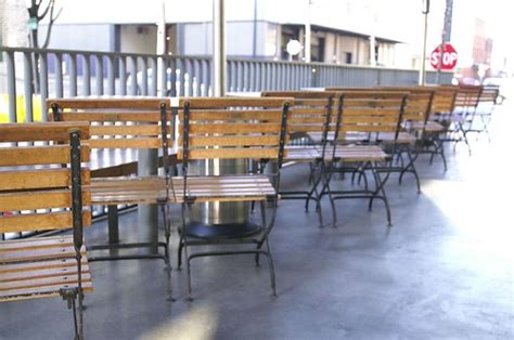 Patio Dining | Chairs lined up at a sunny eatery in the Pear… | Flickr