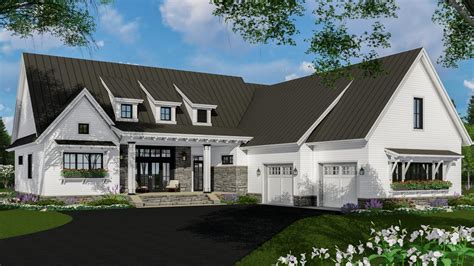 45+ House Plan With Courtyard Garage, Top Style!