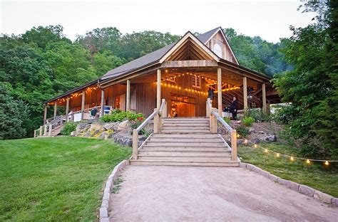 Barn Wedding | Missouri Rustic Wedding | St. Louis Wedding Venue