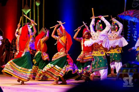 The Dynamic and Colourful Folk Dances of Gujarat | Folk dance, Dance of ...