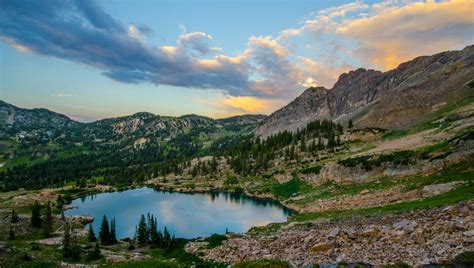 10 Must-Do Hikes Near Salt Lake City