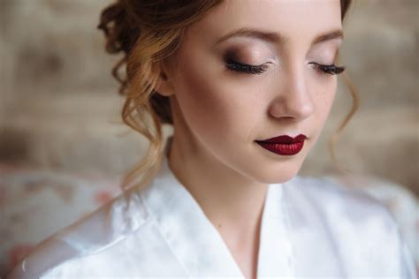 Flawless Wedding Photos: 6 Fool-Proof Makeup Tips for Looking Your Absolute Best