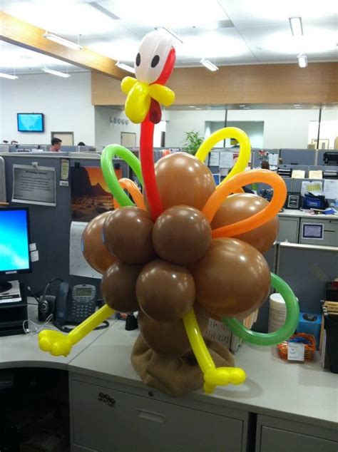 Turkey Balloon Twist | Thanksgiving crafts for kids, Christmas balloons ...