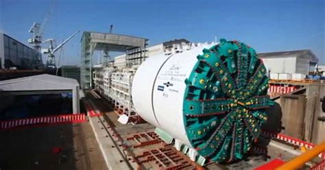 Big Bertha – world’s largest tunnel boring machine – facing big Seattle ...