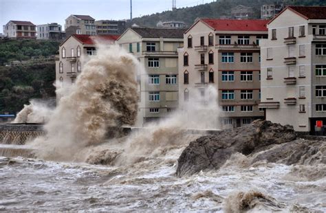 Typhoon Fitow hits China after evacuation of 574,000 people - Images Archival Store