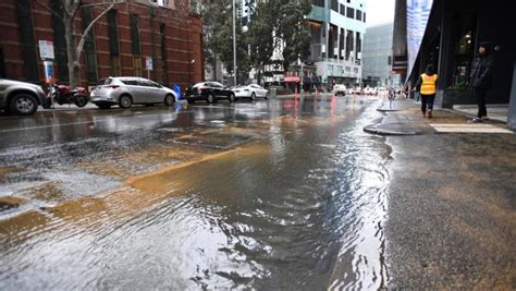 Flooded Melbourne street woes continue | 7NEWS.com.au