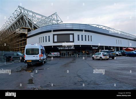 Bristol, UK. 11th December, 2015. 11/12/15 Bristol City Football Club ...