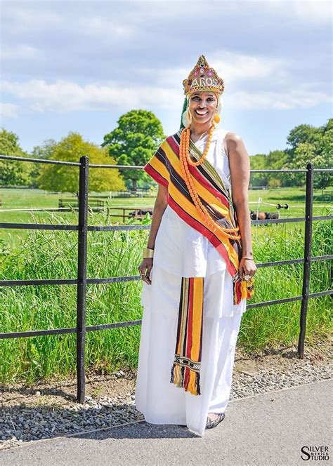 traditional Somali cloths/fashion mostly worn by brides | Somali clothing, Somalia clothing ...