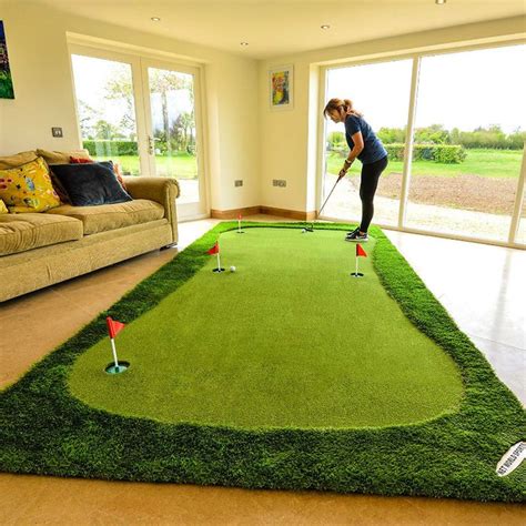 This Giant Putting Green Lets You Practice Your Short Game In The House ...