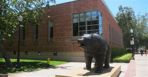 The Bruin Bear Statue, Los Angeles | Roadtrippers