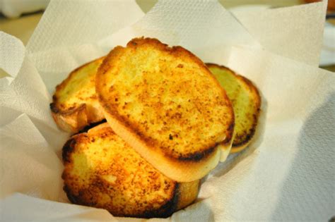 Grilled Garlic Bread Recipe - Genius Kitchen