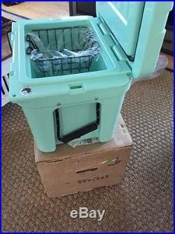 YETI Limited Edition Seafoam Green Tundra 35 Cooler New in original box