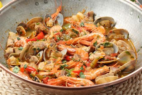 Cataplana de fruits de mer : une richesse aromatique unique - Marmite ...