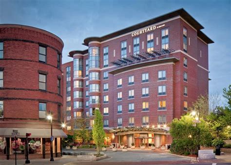 10 Great Hotels Near Fenway Park in Boston