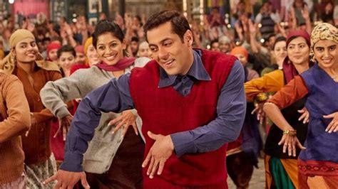 Salman Khan Dances His Way Through the ‘Radio’ Song