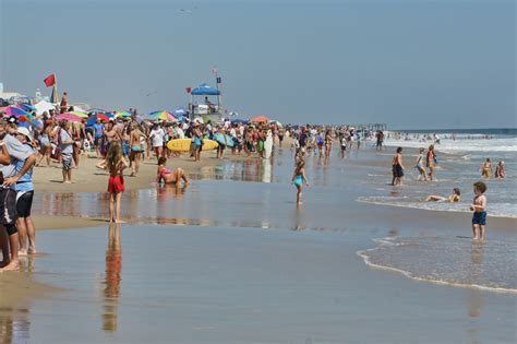 Vanessa Bates Events: Virginia Beach Surfing Competition