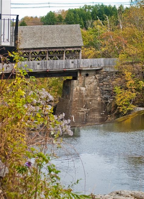 Quechee Covered Bridge | Looking from beside the Simon Pearc… | Flickr