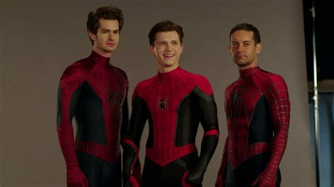 7681x17321 Tom Holland Andrew Garfield and Tobey Maguire Peter Parker ...