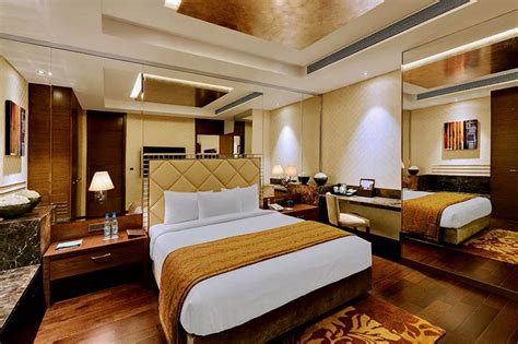 4 BEST HOTELS near MUMBAI AIRPORT