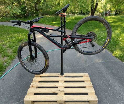 Bike Repair Stand Using a Pallet : 5 Steps (with Pictures) - Instructables