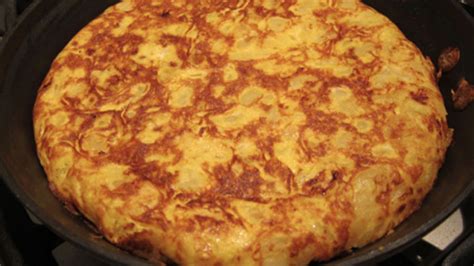 Tortilla Española Recipe - QueRicaVida.com