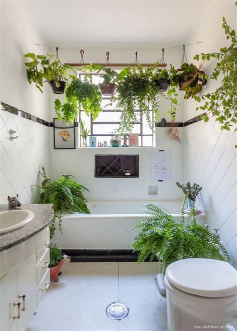 plant-filled bathroom - love the hanging plants in here | Design de casa, Idéias de decoração ...