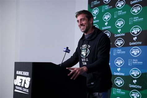 Analyst Makes A Bold Prediction About Aaron Rodgers, Jets