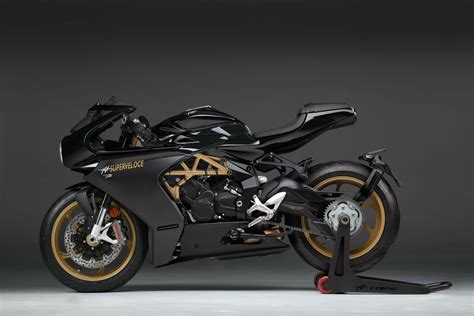 2020-mv-agusta-superveloce-800-price-specs-2021-23 - BikesRepublic.com