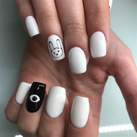 Roxy And Betsy 💅🏻 on Instagram: “#badbunny” en 2020 | Uñas postizas de gel, Hacer uñas de gel ...