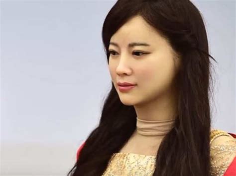 'Jia Jia' is China's first humanoid robot