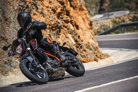 2015 KTM 690 DUKE ABS Review - Top Speed