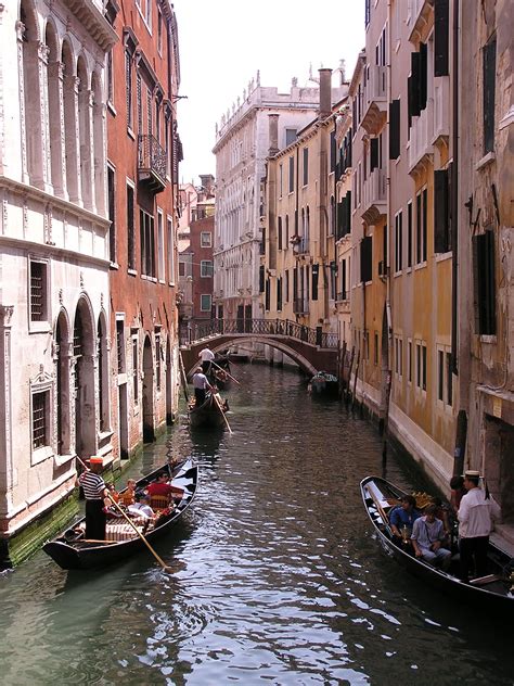 File:Gondola-Venice-Italy.jpg - Simple English Wikipedia, the free ...