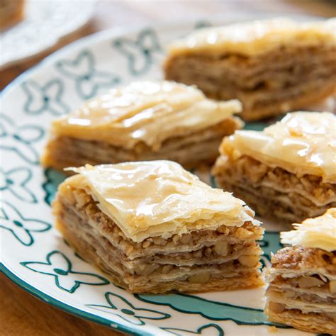 Baklava Recipe (How to Make It Step by Step) - Fifteen Spatulas