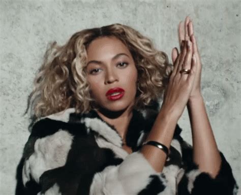 Beyoncé — Clap your hands for queen